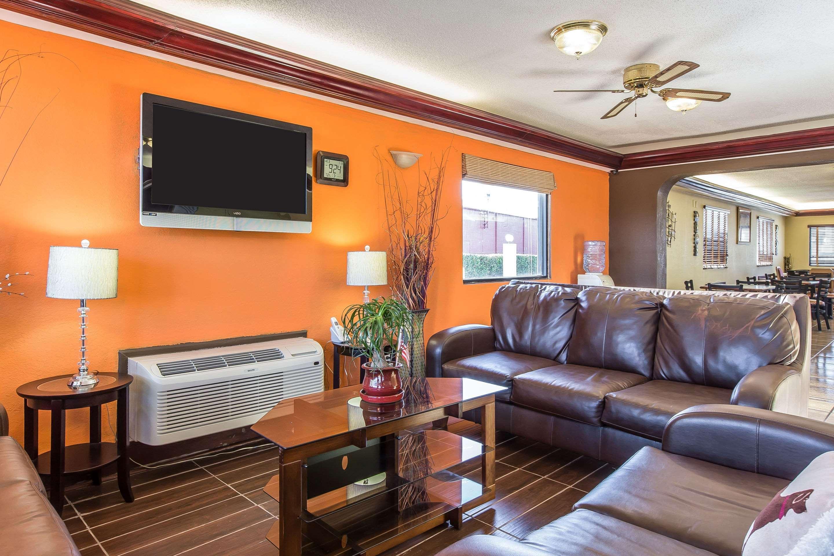 Quality Inn And Suites Macon Buitenkant foto