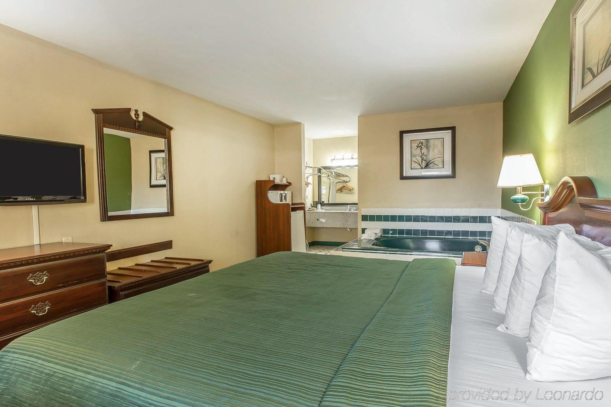 Quality Inn And Suites Macon Buitenkant foto