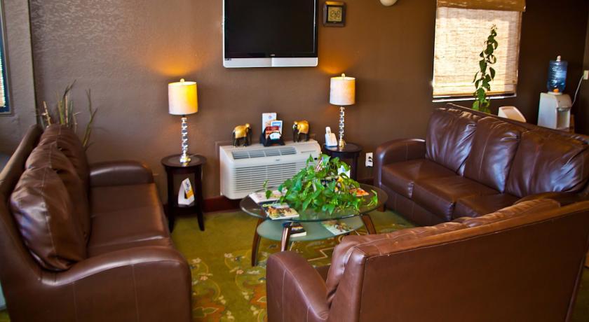 Quality Inn And Suites Macon Buitenkant foto
